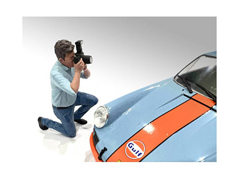 "Photographers" Figure #3 for 1/18 Scale Models by American Diorama-1