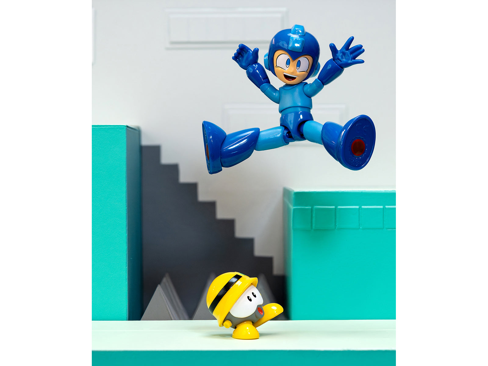 Mega Man 4.5" Moveable Figure (Deluxe Version) with Accessories and Alternate Head and Hands "Mega Man" (1987) Video Game Model by Jada