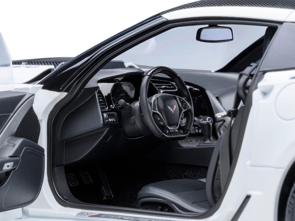 2019 Chevrolet Corvette C7 ZR1 Arctic White with Carbon Top 1/18 Model Car by Autoart-2