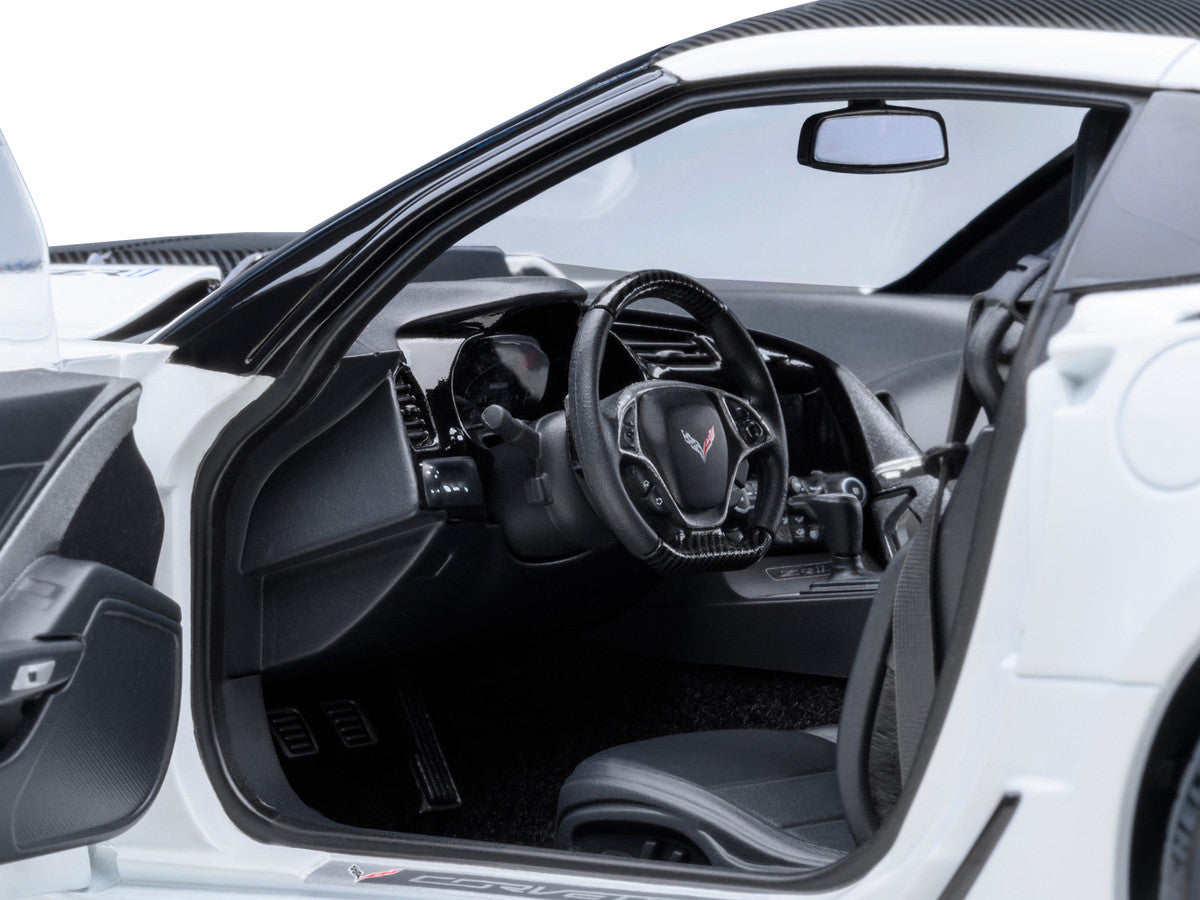 2019 Chevrolet Corvette C7 ZR1 Arctic White with Carbon Top 1/18 Model Car by Autoart-2