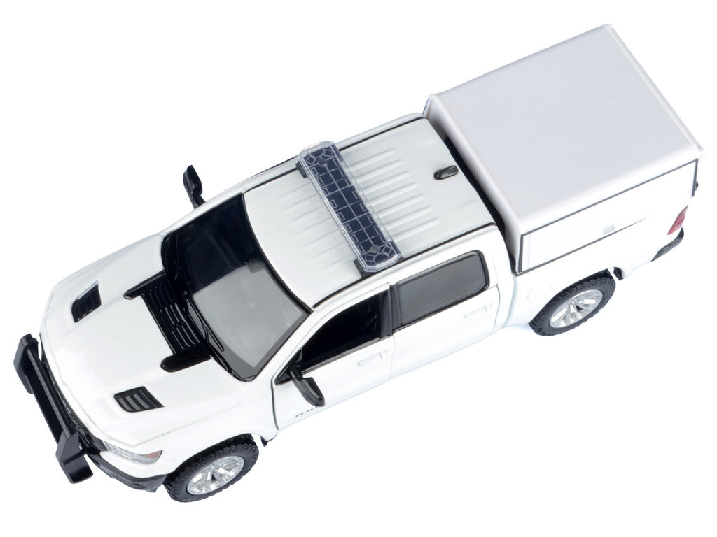 2019 RAM 1500 Laramie Crew Cab Pickup Truck with Truck Bed Camper White "Custom Builder's Kit" Series 1/27 Diecast Model Car by Motormax-3