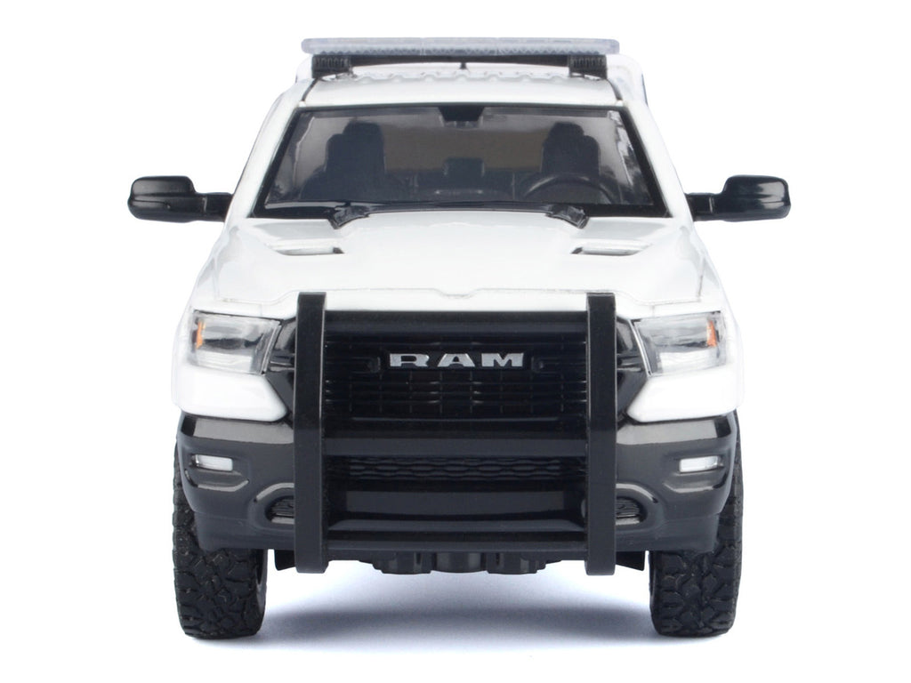 2019 RAM 1500 Laramie Crew Cab Pickup Truck with Truck Bed Camper White "Custom Builder's Kit" Series 1/27 Diecast Model Car by Motormax-0