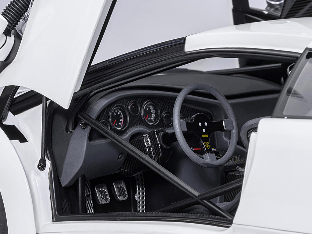 Lamborghini Diablo GTR Impact White 1/18 Model Car by Autoart-2