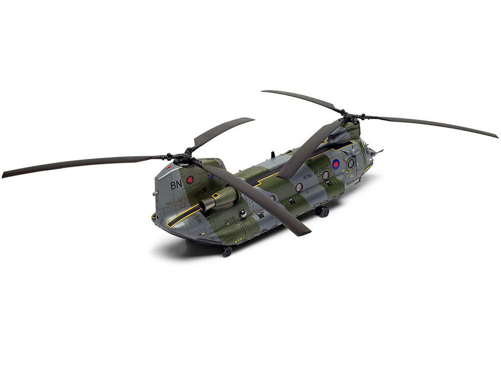 Level 3 Model Kit Boeing Chinook HC.1 Helicopter with 2 Scheme Options 1/72 Plastic Model Kit by Airfix-2