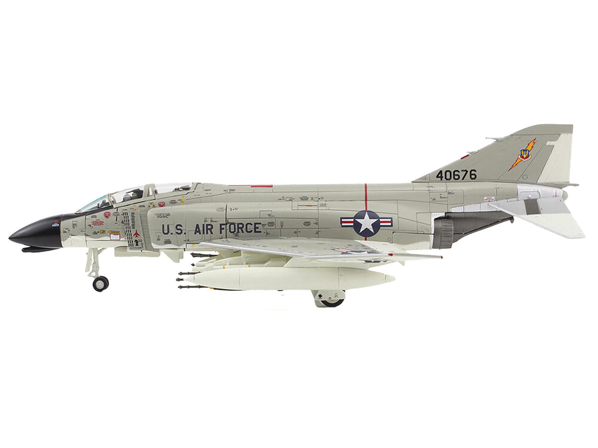 McDonnell Douglas F-4C Phantom II Fighter-Bomber Aircraft "45th TFS Ubon Thailand" (1965) United States Air Force "Air Power Series" 1/72 Diecast Model by Hobby Master-1