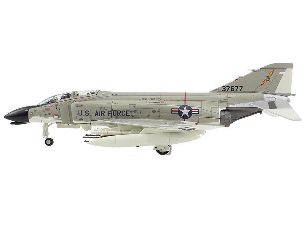 McDonnell Douglas F-4C Phantom II Fighter-Bomber Aircraft "433rd TFS 8th TFW Ubon Thailand" (1966) United States Air Force "Air Power Series" 1/72 Diecast Model by Hobby Master-1