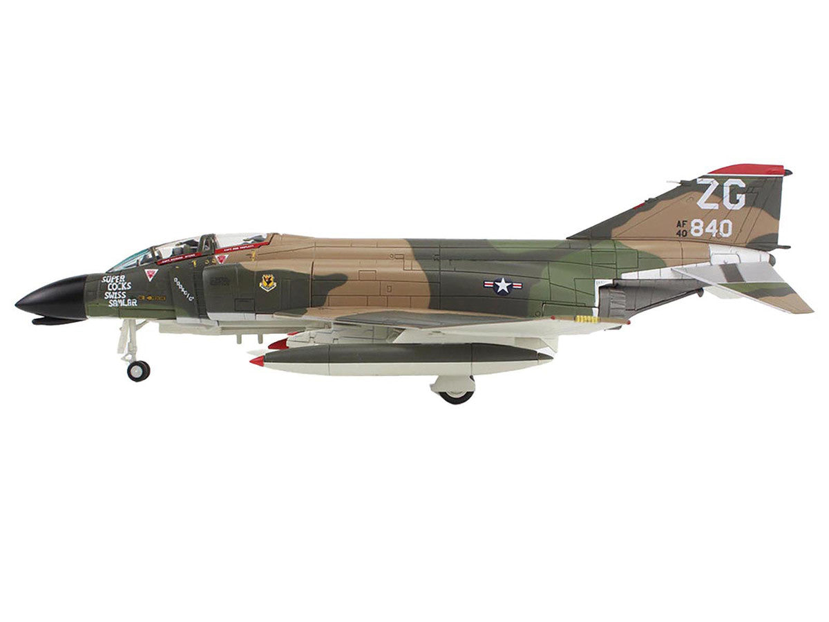 McDonnell Douglas EF-4C Wild Weasel Fighter-Bomber Aircraft "64-0840 67th TFS Korat RTAFB Super Cocks Swiss Samilar" (1971) United States Air Force "Air Power Series" 1/72 Diecast Model by Hobby Master-0