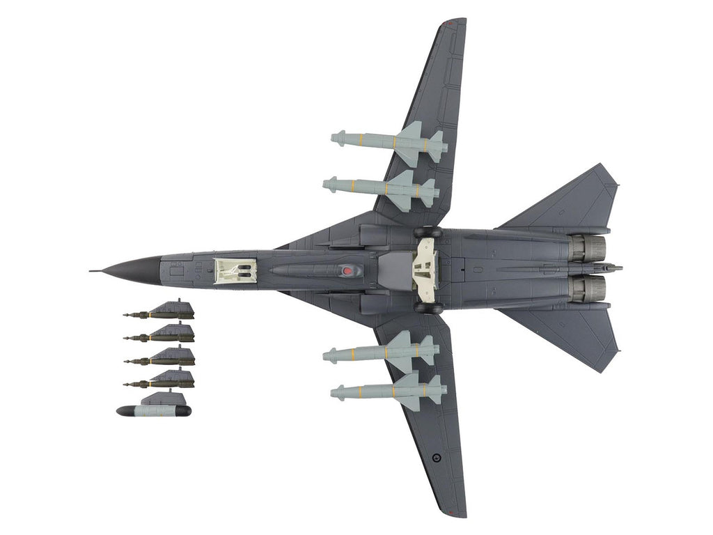 General Dynamics F-111C Pig Aircraft "90th Anniversary of No. 6 Squadron" (2007) Royal Australian Air Force  "Air Power Series" 1/72 Diecast Model by Hobby Master-3