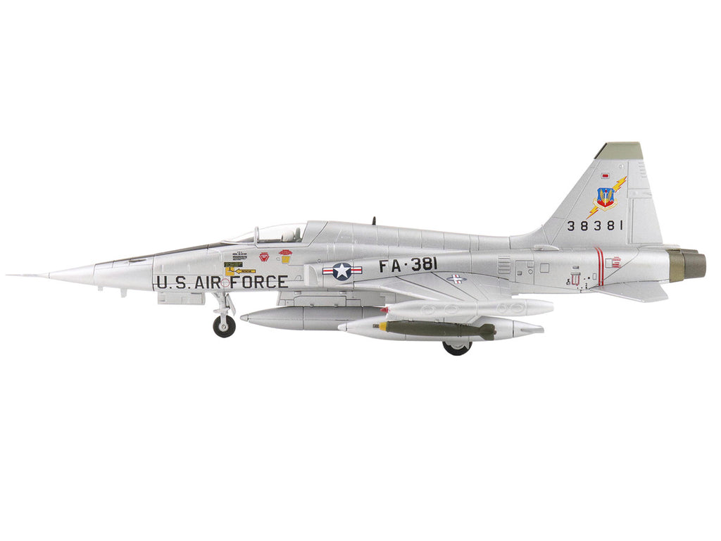 Northrop F-5A Freedom Fighter Aircraft "38381" (1960s) United States Air Force "Air Power Series" 1/72 Diecast Model by Hobby Master-3