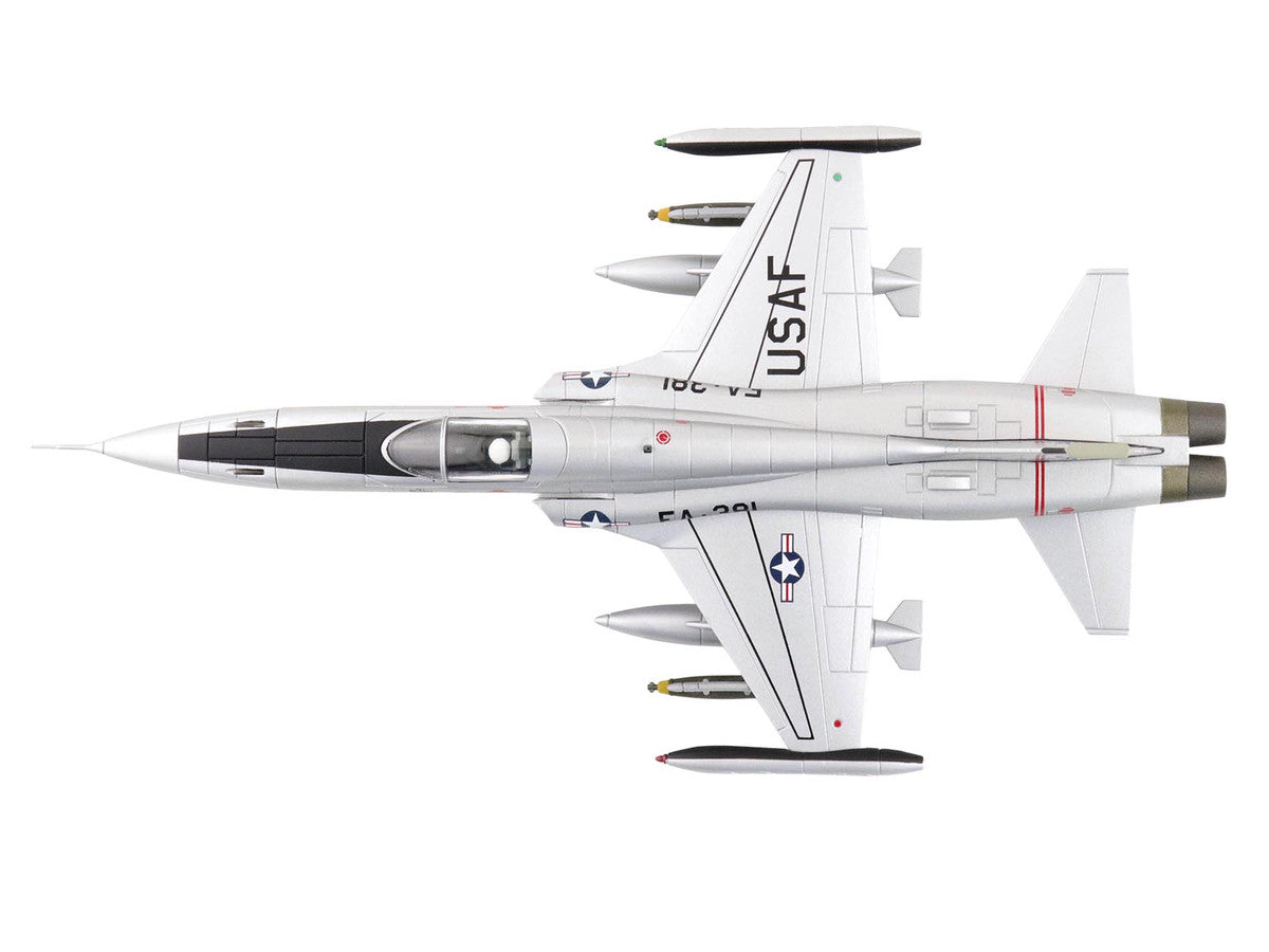 Northrop F-5A Freedom Fighter Aircraft "38381" (1960s) United States Air Force "Air Power Series" 1/72 Diecast Model by Hobby Master-0