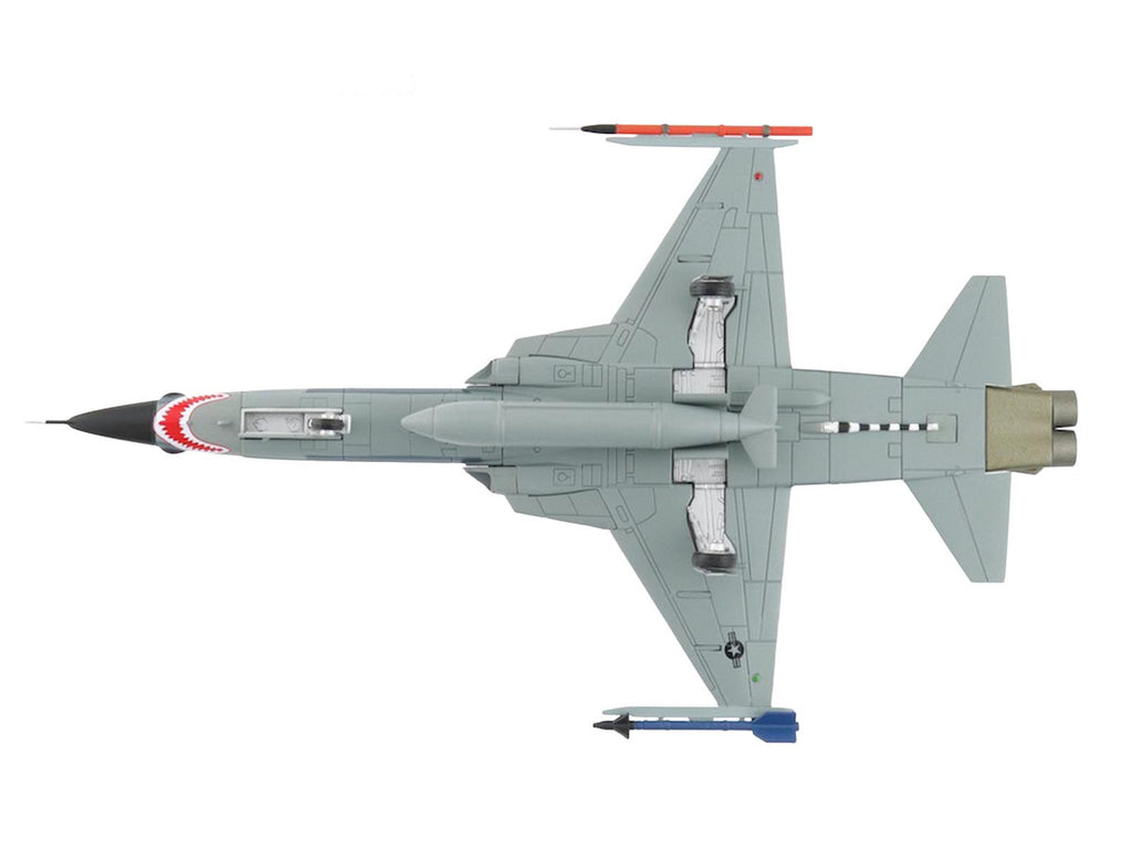 Northrop F-5N Tiger II Aircraft "Red 117 761533 Adversary Fighter VFC-111 Sundowners" (2017) United States Navy "Air Power Series" 1/72 Diecast Model by Hobby Master-3