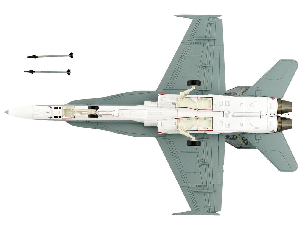 McDonnell Douglas F/A-18C Hornet Aircraft "VFA-15 Retro TAC Demo Jet VFA-106 Gladiators" (2017) United States Navy "Air Power Series" 1/72 Diecast Model by Hobby Master-4