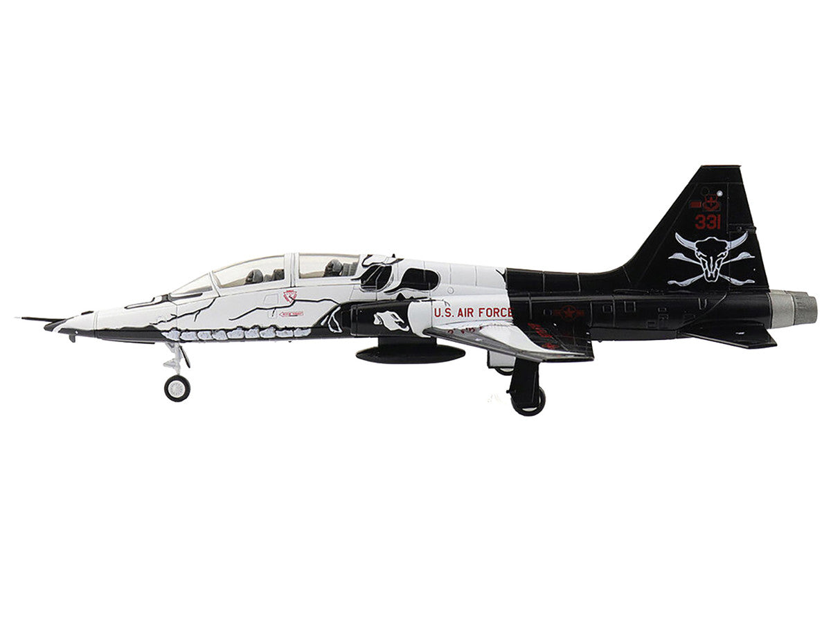 Northrop T-38C Talon Aircraft "65-10331 FAIP Scheme 87th FTS Laughlin AFB" (2021) United States Air Force "Air Power Series" 1/72 Diecast Model by Hobby Master-2