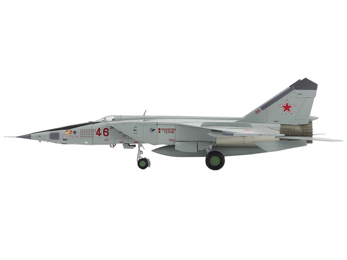 Mikoyan-Gurevich MiG-25RBT Aircraft "Red 46 47th Guards Reconnaissance Aviation Regiment 2nd Squadron" (2001) Russian Air Force "Air Power Series" 1/72 Diecast Model by Hobby Master-0
