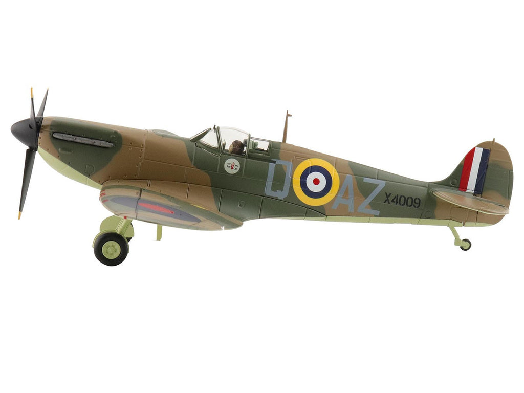 Supermarine Spitfire Mk.1a Fighter Aircraft "X4009 Flight Lieutenant P.C. Hughes" (1940) British Royal Air Force "Air Power Series" 1/48 Diecast Model by Hobby Master-3