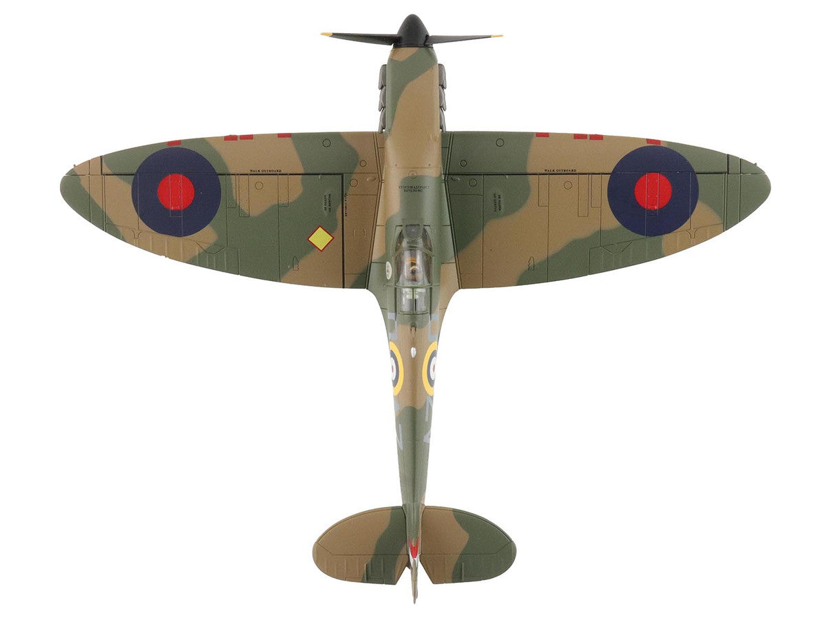 Supermarine Spitfire Mk.1a Fighter Aircraft "X4009 Flight Lieutenant P.C. Hughes" (1940) British Royal Air Force "Air Power Series" 1/48 Diecast Model by Hobby Master-2